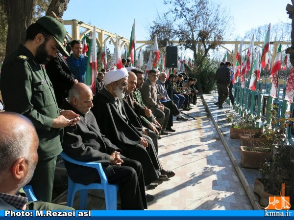 در آستانه سالگرد پیروزی انقلاب اسلامی گلزار شهدای امامزاده طاهر (ع) کرج گلباران شد